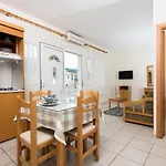 Elena Nina 아파트호텔