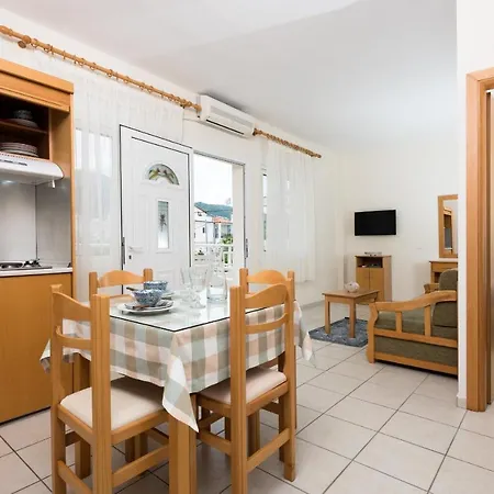 Elena Nina Hotel apartamentowy