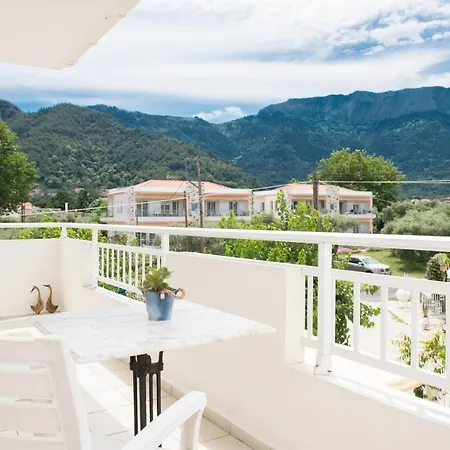 Lägenhetshotell Elena Nina 4*